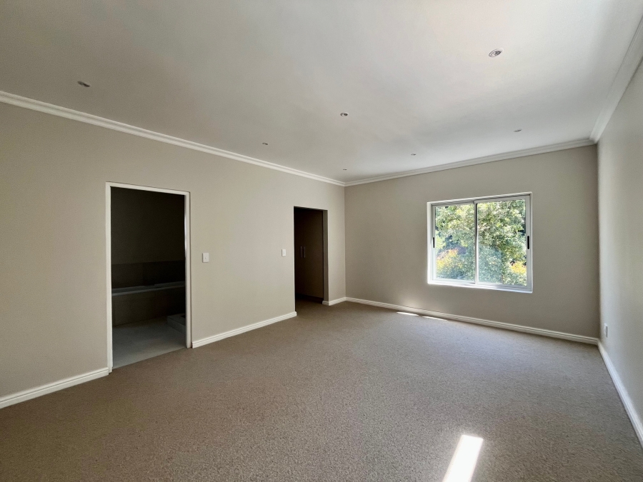3 Bedroom Property for Sale in Bishopscourt Western Cape